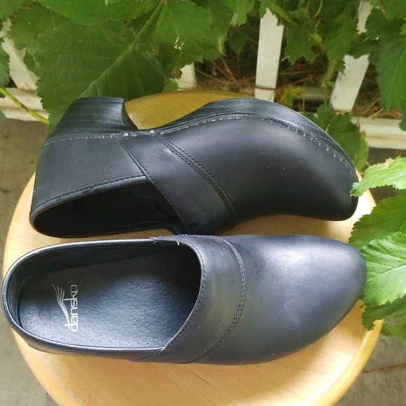 dansko clogs size 9